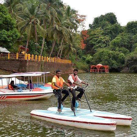 Mayem Lakeview Hotell Goa Eksteriør bilde
