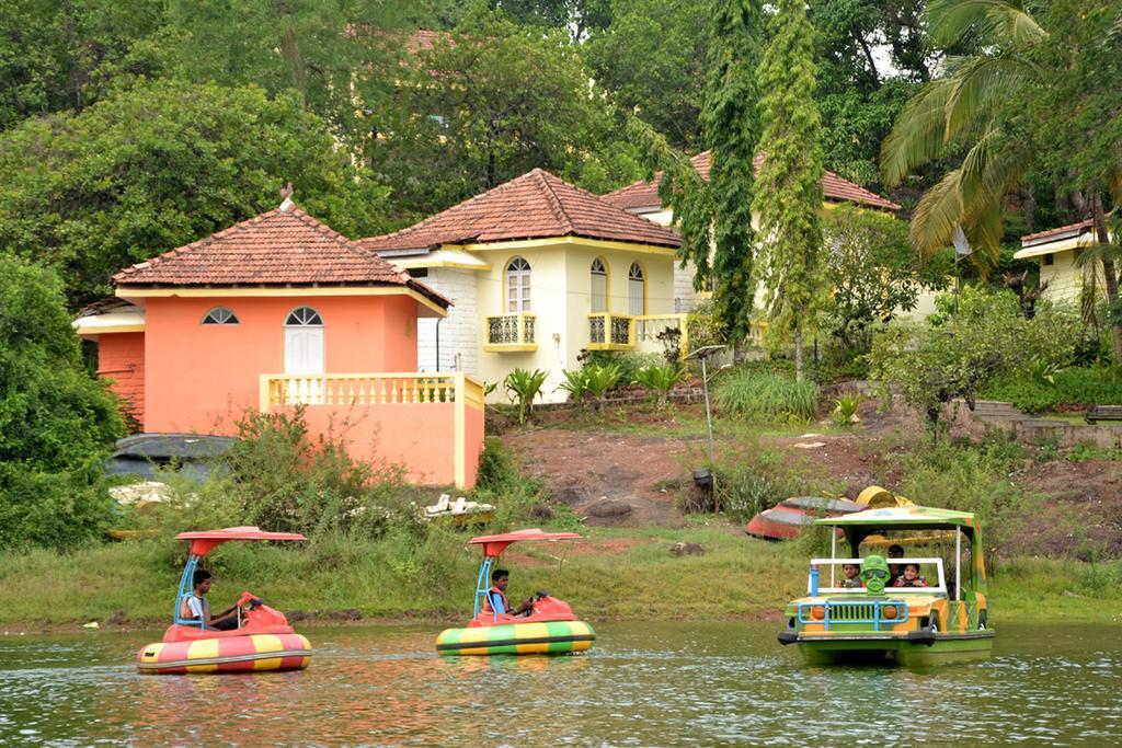Mayem Lakeview Hotell Goa Eksteriør bilde