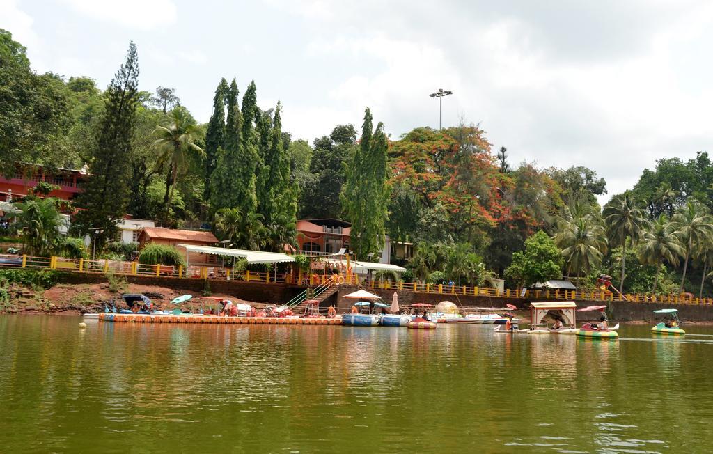 Mayem Lakeview Hotell Goa Eksteriør bilde