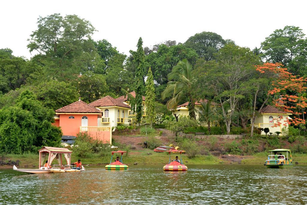 Mayem Lakeview Hotell Goa Eksteriør bilde