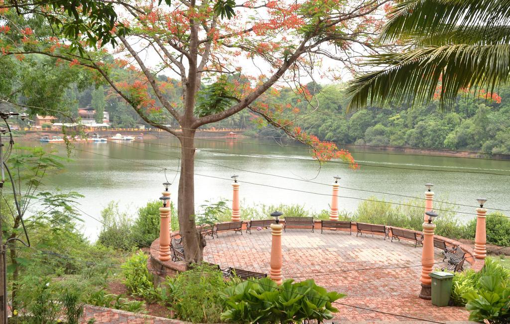 Mayem Lakeview Hotell Goa Eksteriør bilde