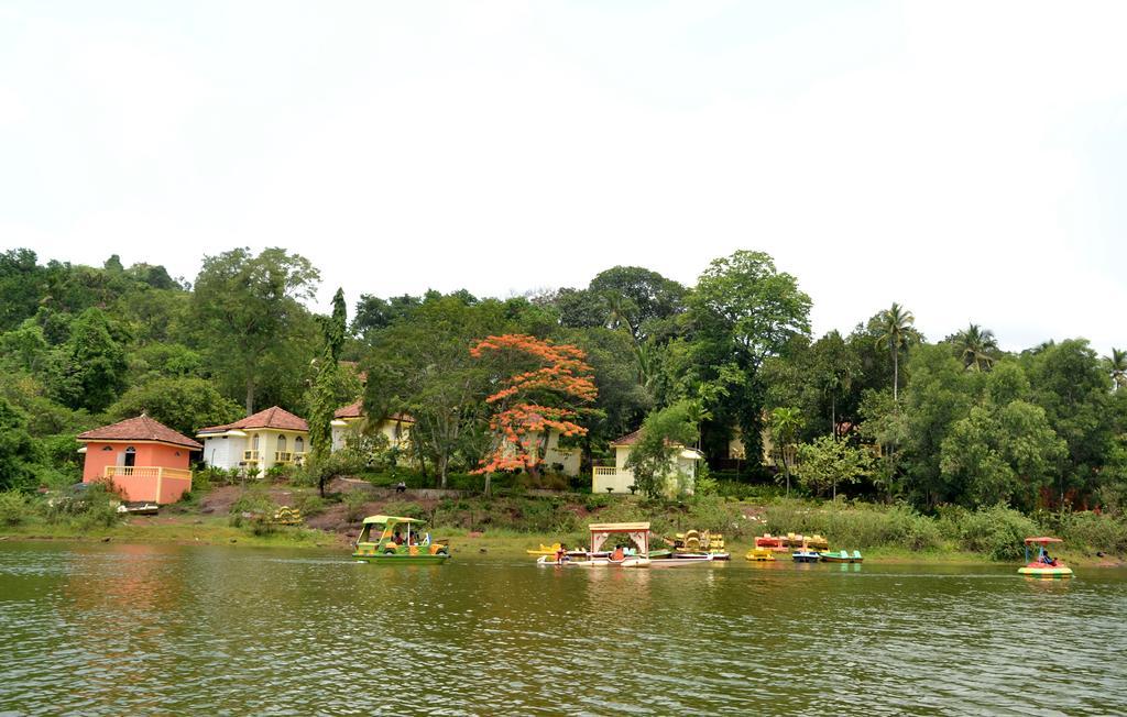 Mayem Lakeview Hotell Goa Eksteriør bilde