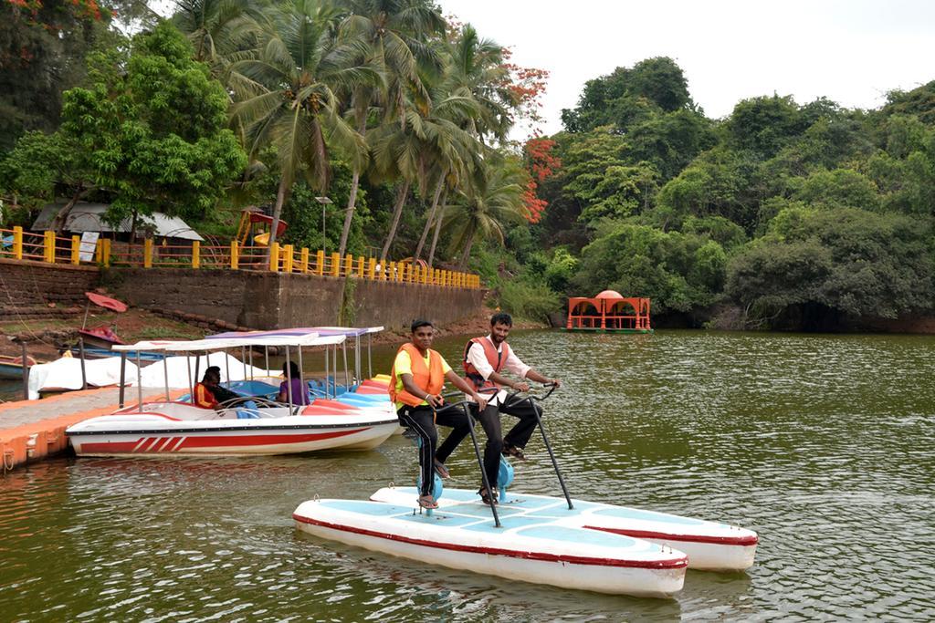 Mayem Lakeview Hotell Goa Eksteriør bilde