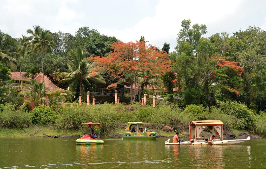 Mayem Lakeview Hotell Goa Eksteriør bilde