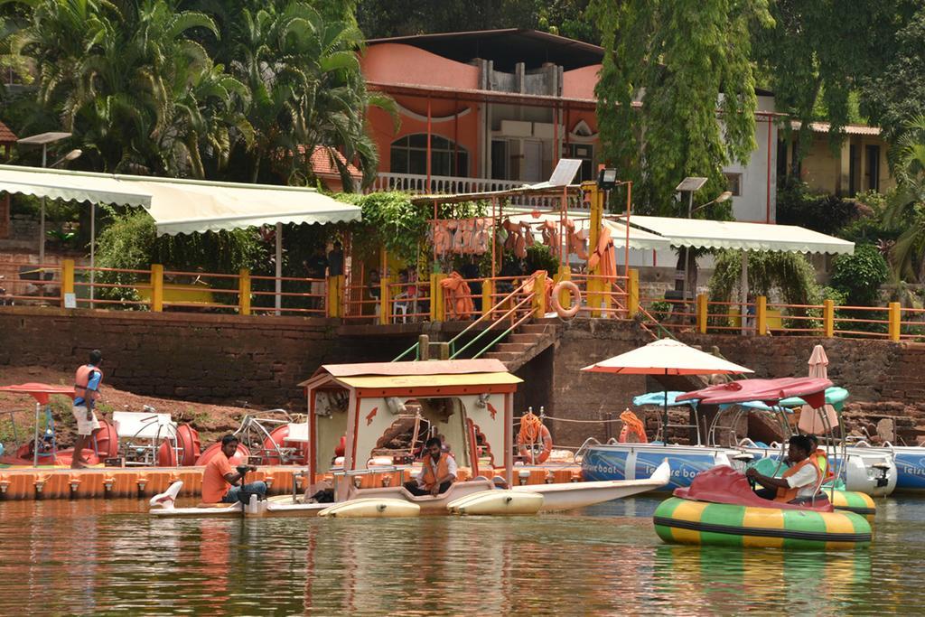 Mayem Lakeview Hotell Goa Eksteriør bilde